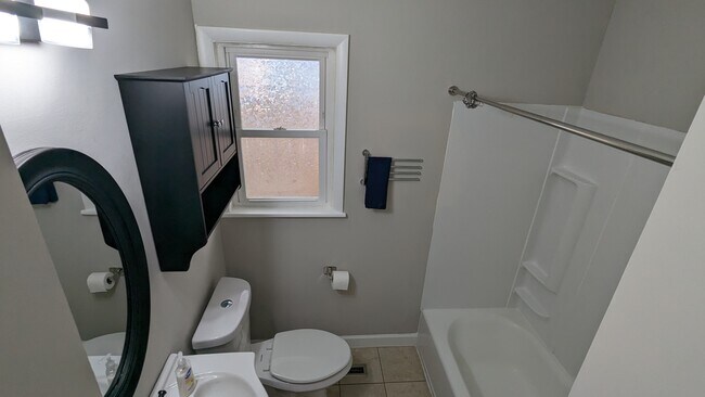 Building Photo - 3840 Homecomer Dr