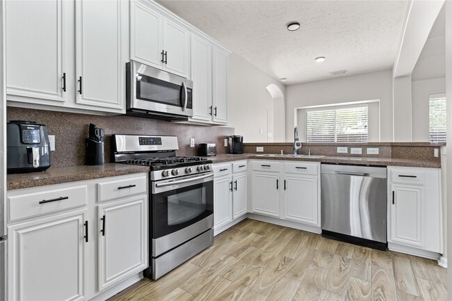 Building Photo - 3323 Ewing Dr