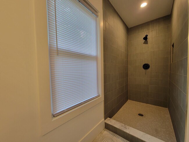 Building Photo - Live Stylishly in History — Professionally...