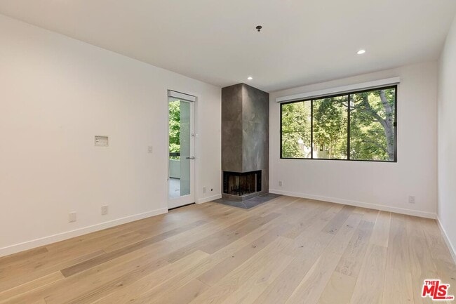 Building Photo - 2142 Century Park Ln