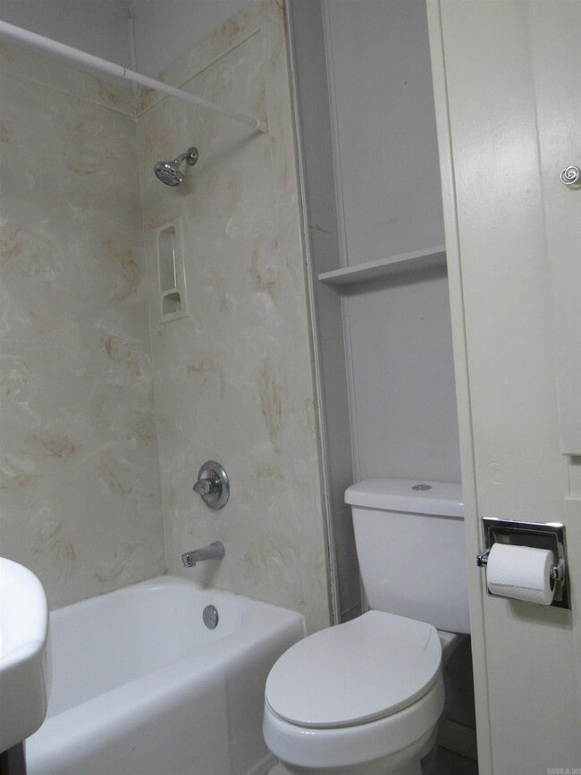 Building Photo - 405 E Main St