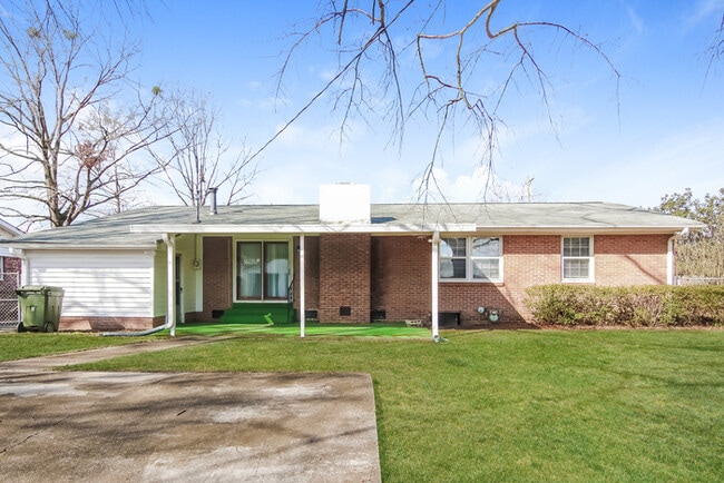 Building Photo - 1110 Universal Dr
