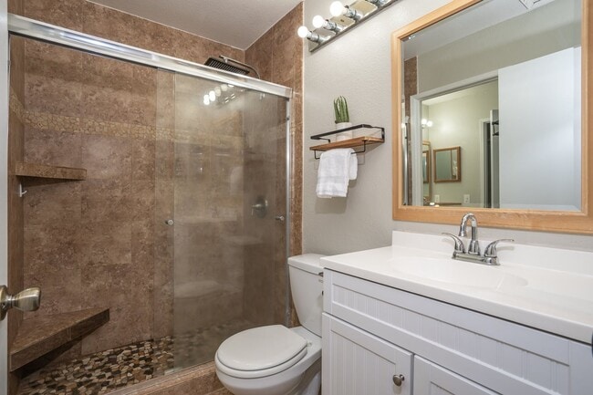 Building Photo - Fully Renovated Unfurnished 2 Bedroom/1.5 Bath at Southpointe