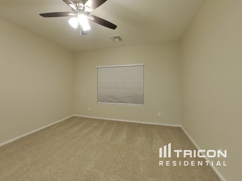 Building Photo - 36085 N Mirandesa Dr