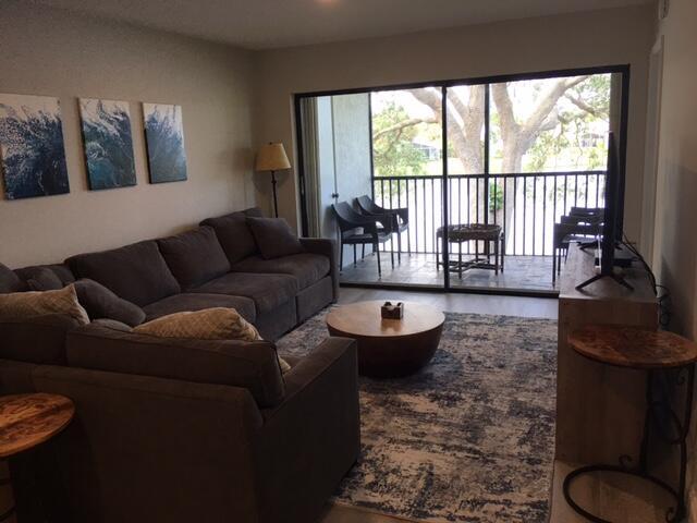 Building Photo - 6962 Briarlake Cir