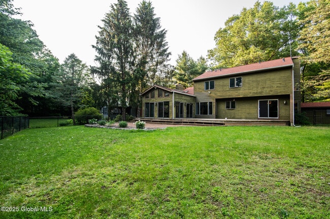 Building Photo - 13 Robinwood Dr