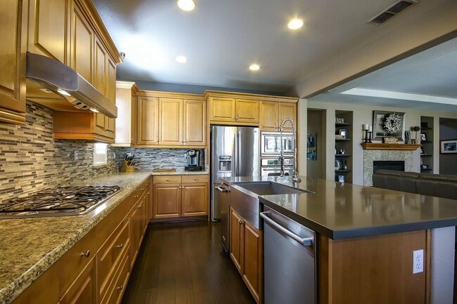 Building Photo - Amazing Solar Fosket Ranch Pool, Spa, Buil...