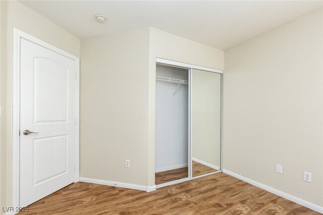 Building Photo - 7649 Lookout Hill St