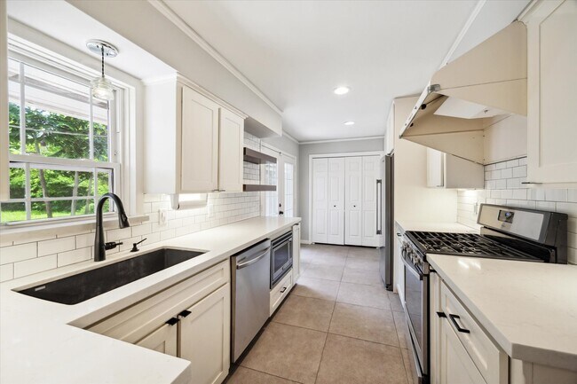 Building Photo - 5131 Torchlight Dr
