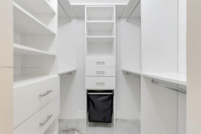 Building Photo - 10425 NW 48th Manor