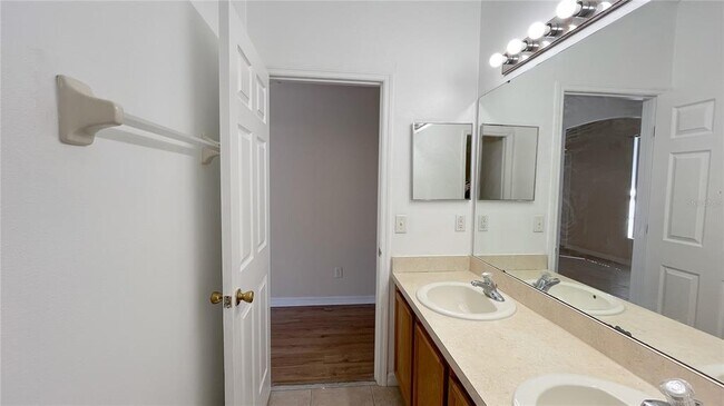 Building Photo - 534 Sunset View Dr