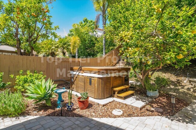 Building Photo - ***Beautiful 3 bed / 2.5 bath / 1,975 sqft House in the Vista/Shadowridge Neighborhood - Availabl...