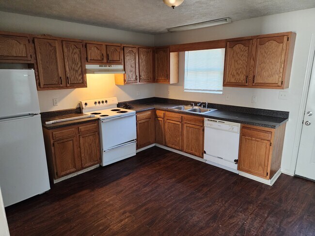 Building Photo - 2445 Hoitt Ave