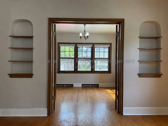 Building Photo - 704 8th St S