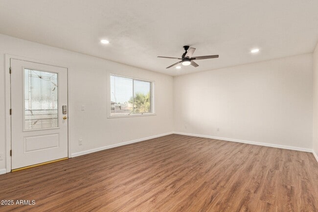 Building Photo - 2179 E Palmcroft Dr