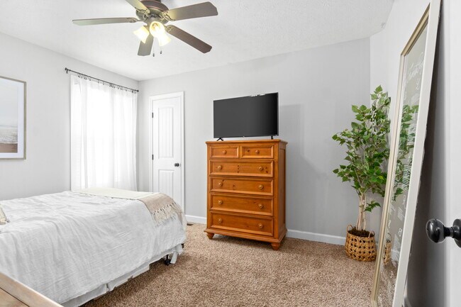 Building Photo - 649 Fox Hound Dr