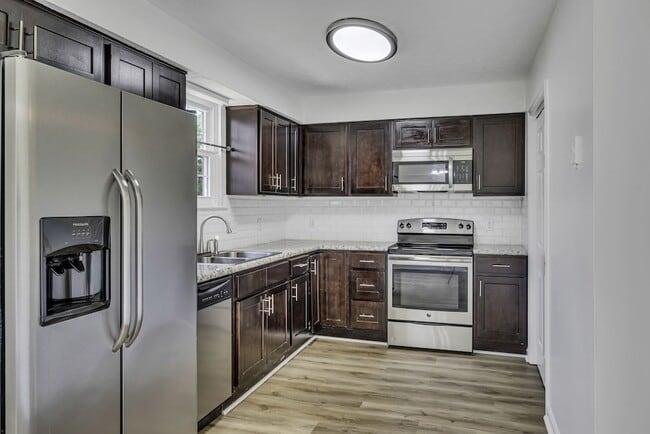 Building Photo - 200 Deerpoint Ct