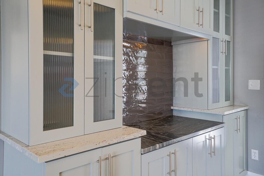 Building Photo - Unit