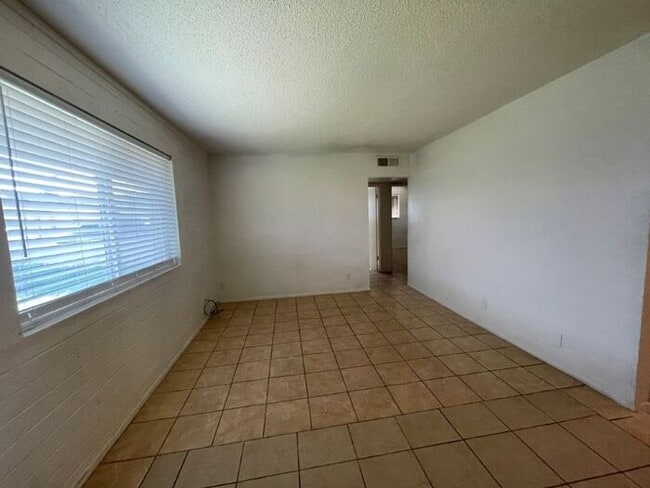 Building Photo - 4821 E Willetta St