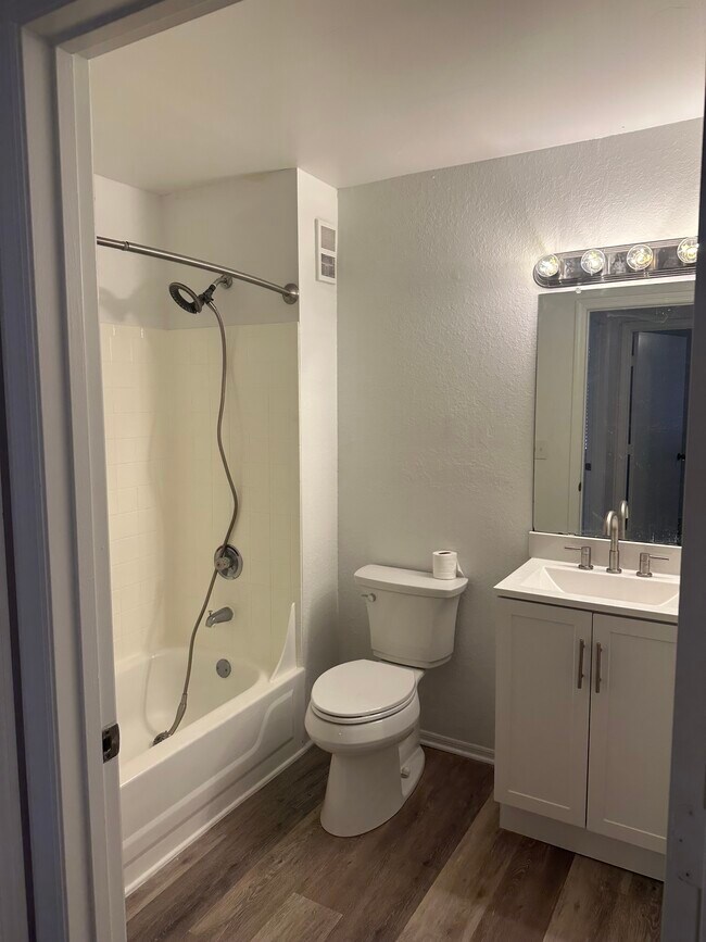 Building Photo - 3705 SW 27th St