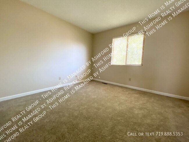 Building Photo - 1304 Soaring Eagle Dr