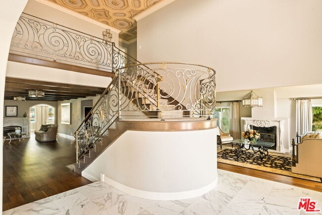 Building Photo - 1047 E Pomello Dr