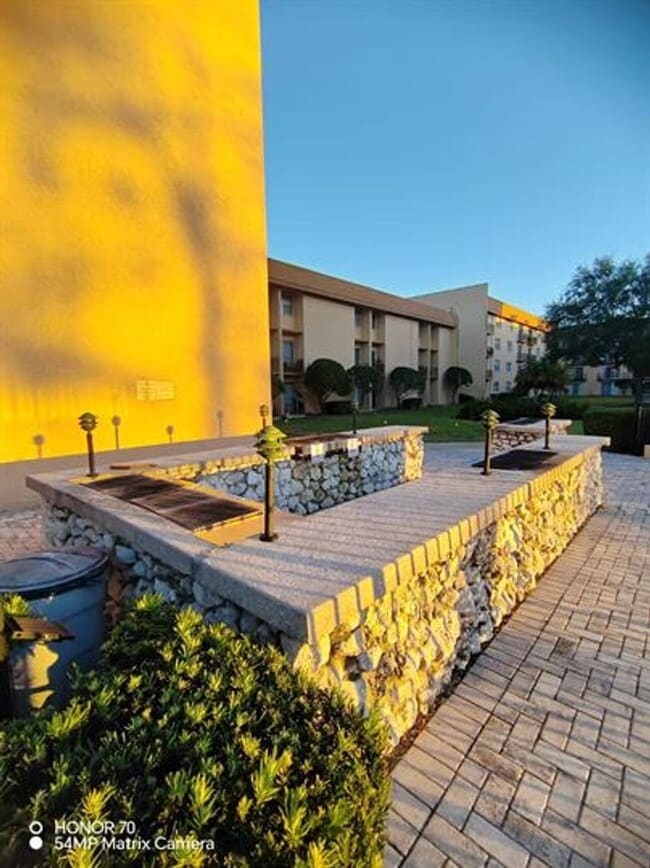 Building Photo - Welcome to Tampa Racquet Club – Where Comfort Meets Convenience!
