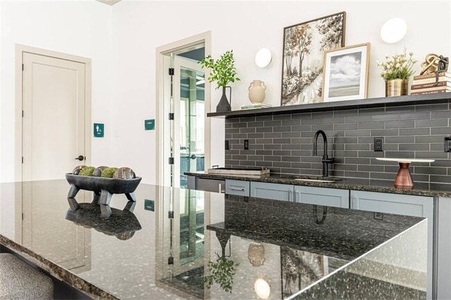 Building Photo - 3373 Fence Rd