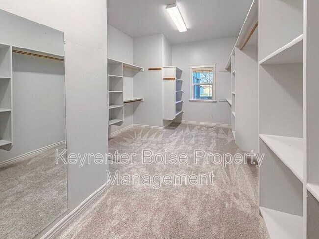 Building Photo - 1141 E Crowne Pointe Dr