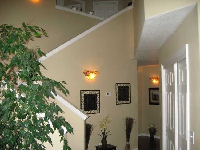 Building Photo - 657 Spring Valley Dr