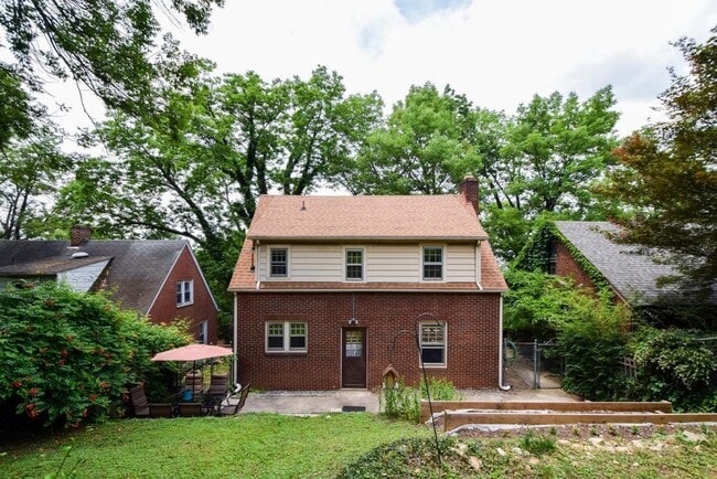 Building Photo - 1334 Woodbine St SE