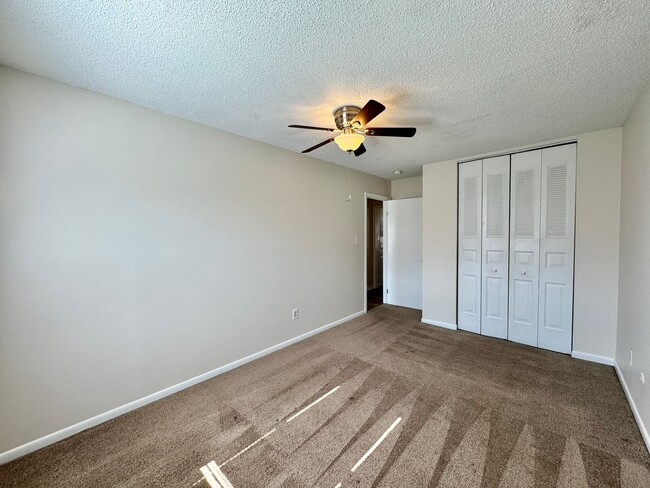 Building Photo - Updated 3-Bedroom Townhome 03-25-26!! Fenced yard, excellent School Zones!!