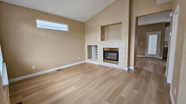 Building Photo - Spacious Newly Renovated Home