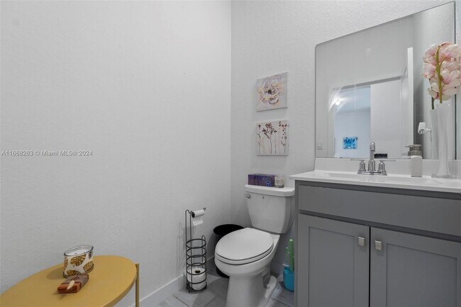 Building Photo - 765 SE 19th St