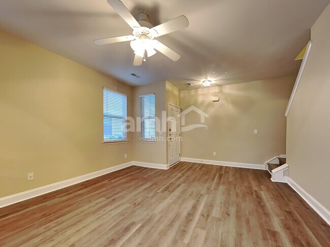 Building Photo - 8821 Shadowglen Dr