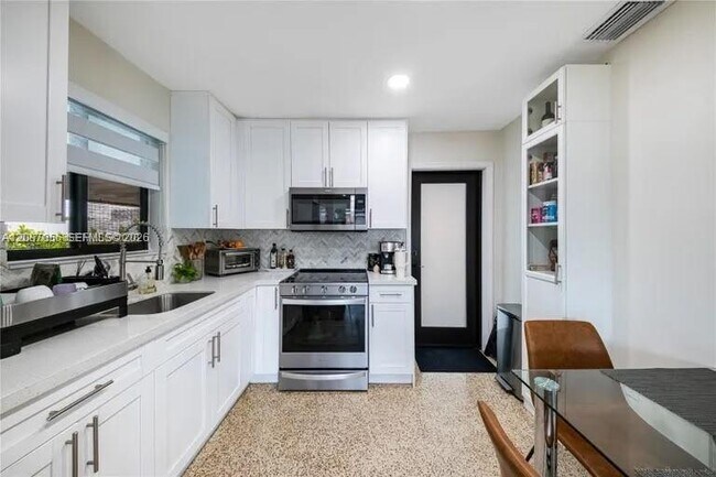 Building Photo - 30 NW 56th Ct