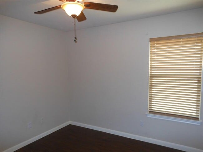 Building Photo - 1519 Hawk Dr