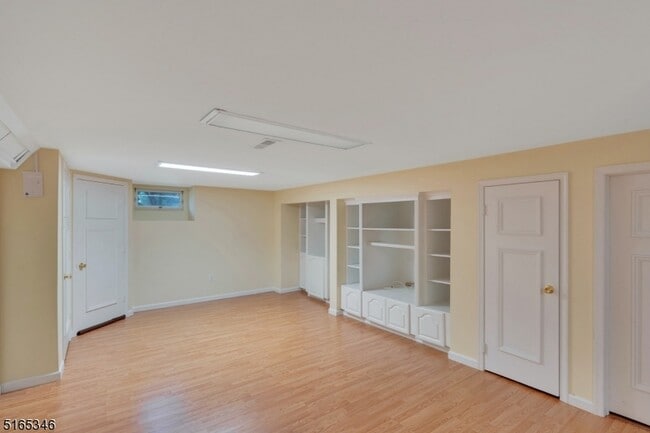 Building Photo - 34 Woodmere Dr