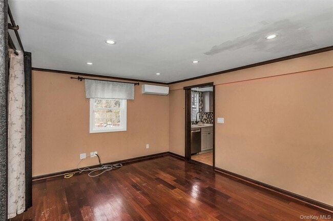 Building Photo - 524 Jerusalem Ave