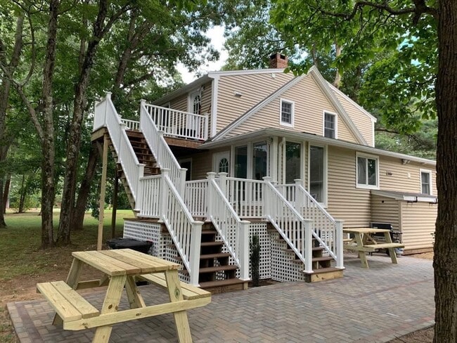 Building Photo - 63 River St