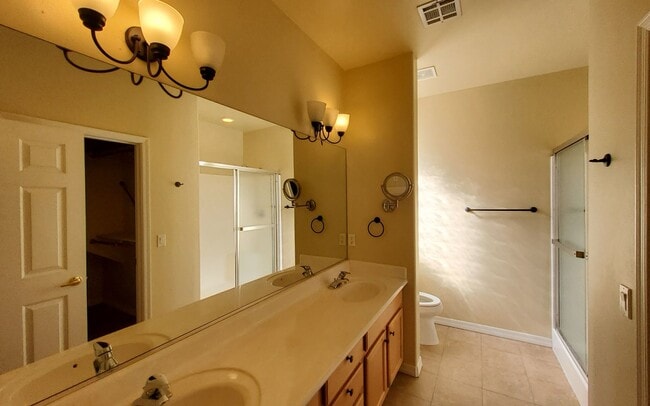 Building Photo - Three Bedroom Home