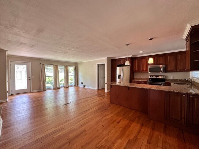Building Photo - 3221 Foxhall Rd