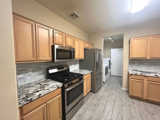 Building Photo - Beautiful Summerlin townhome, 3 bed, 2.5 bath, on 1st floor.