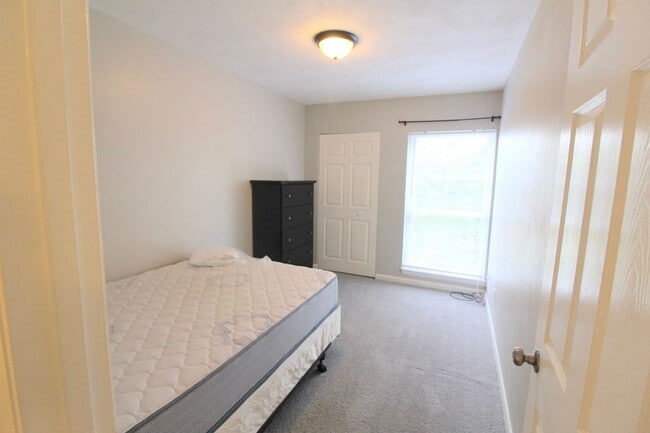 Building Photo - 1384 Bradley Dr
