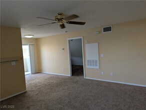 Building Photo - 713 Anne Ln