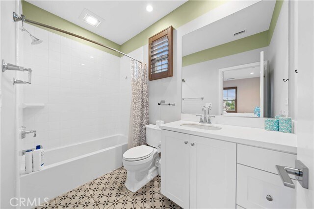 Building Photo - 114 Guinness