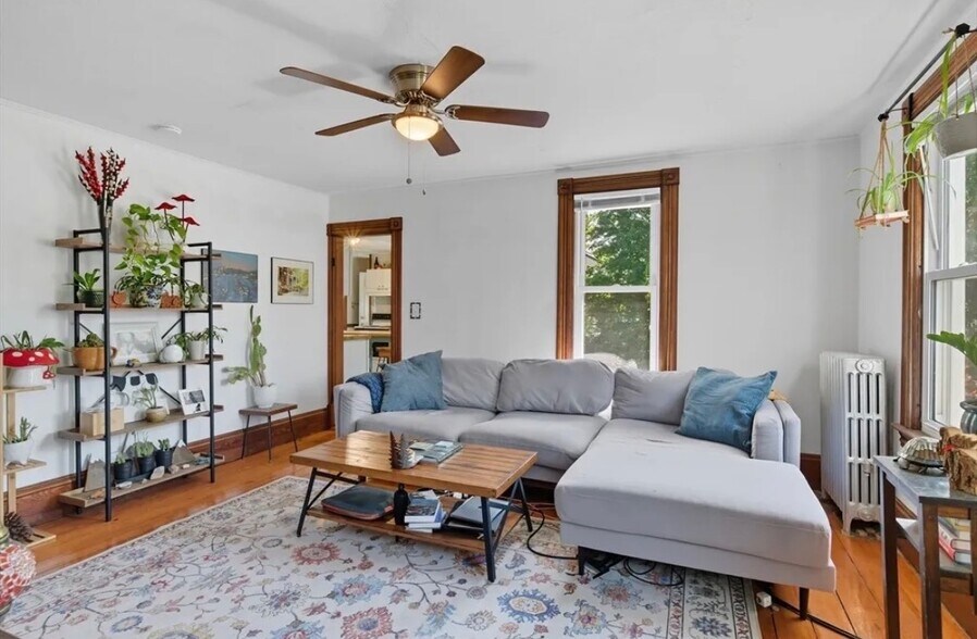 Building Photo - 62 Maple St