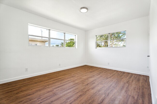 Building Photo - 825 85th St