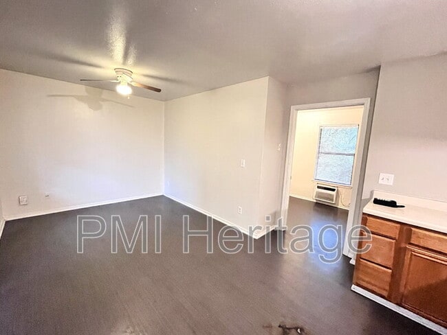 Primary Photo - 809 E Huntsville Ave