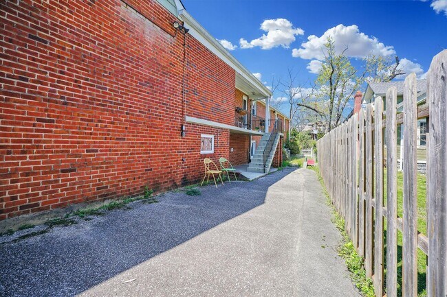 Building Photo - 7717 Carroll Ave
